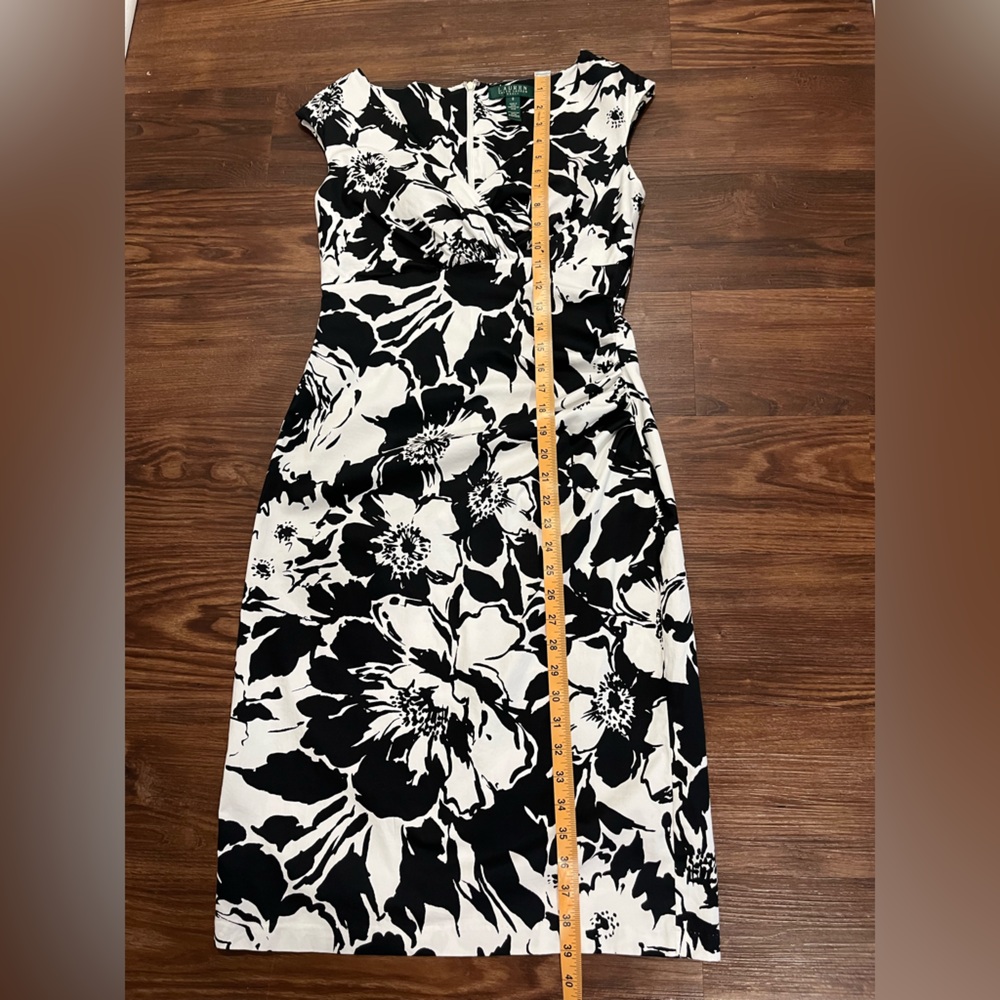 Lauren Ralph Lauren Black and White Floral Print Ruched Sheath Dress Size 8 - Picture 10 of 10